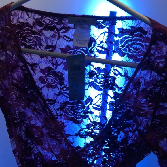 Caché Lace top. Red/ Burgundy Very cute and sexy. New with tags. Never worn. - Picture 4 of 7